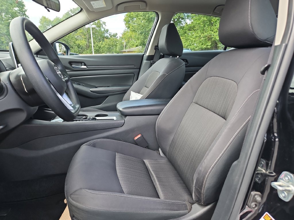 Used 2025 Nissan Altima 2.5 SV FWD image 19