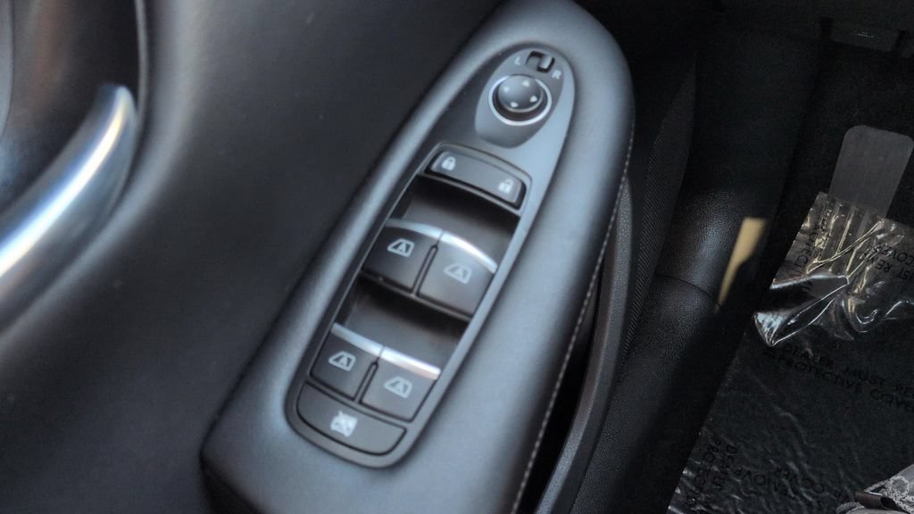 Used 2021 INFINITI QX50 Luxe w/ Appearance Package FWD image 19
