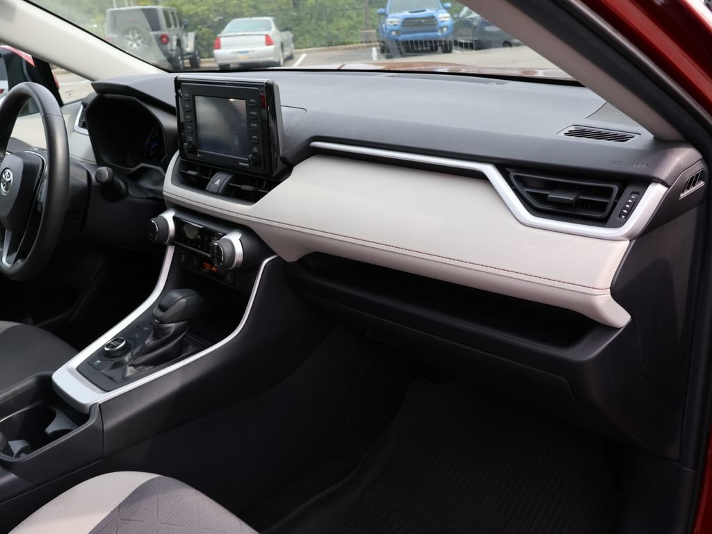 Used 2020 Toyota RAV4 XLE w/ XLE Grade Weather Package AWD/4WD image 9