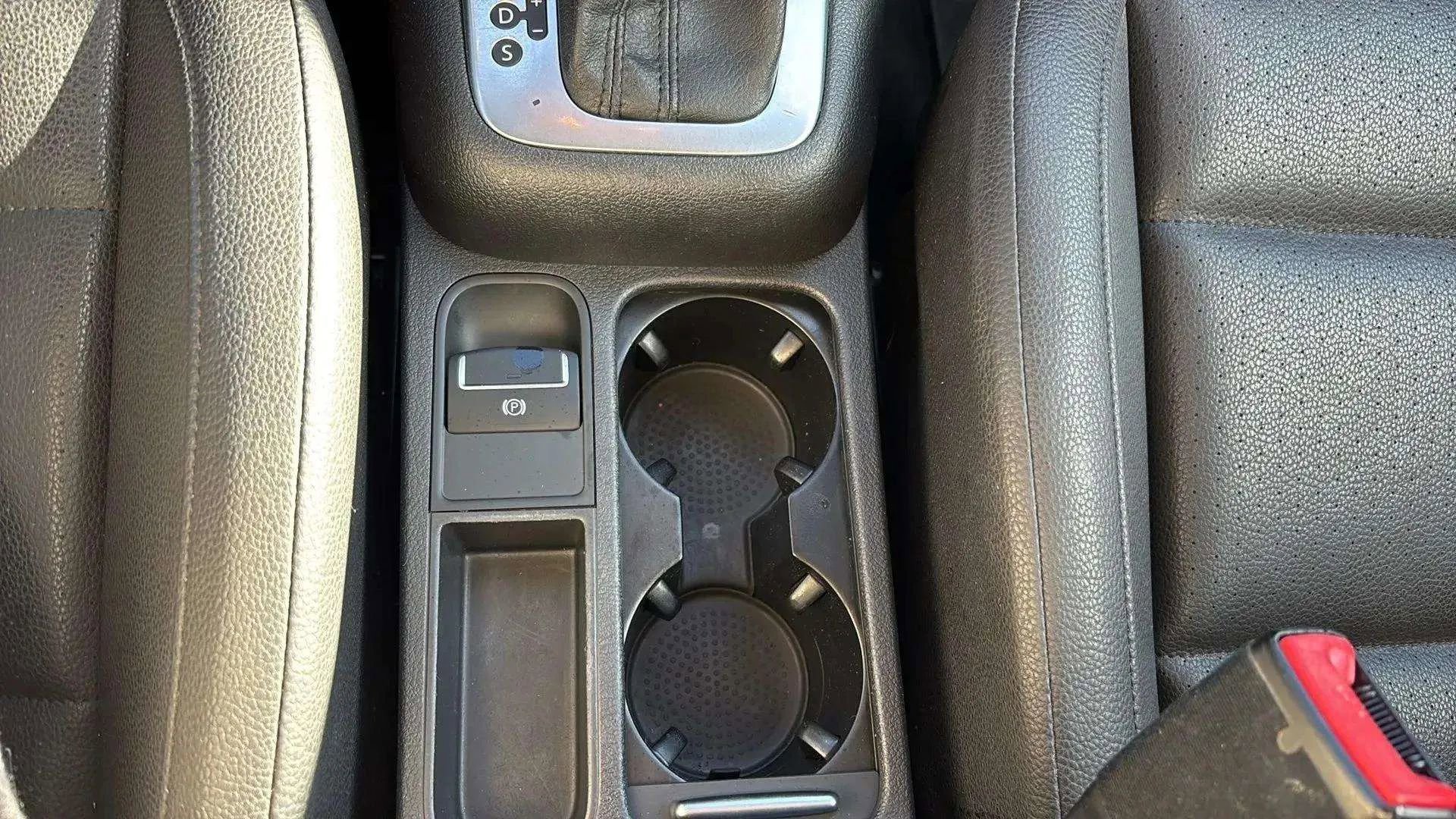 Used 2016 Volkswagen Tiguan S image 39