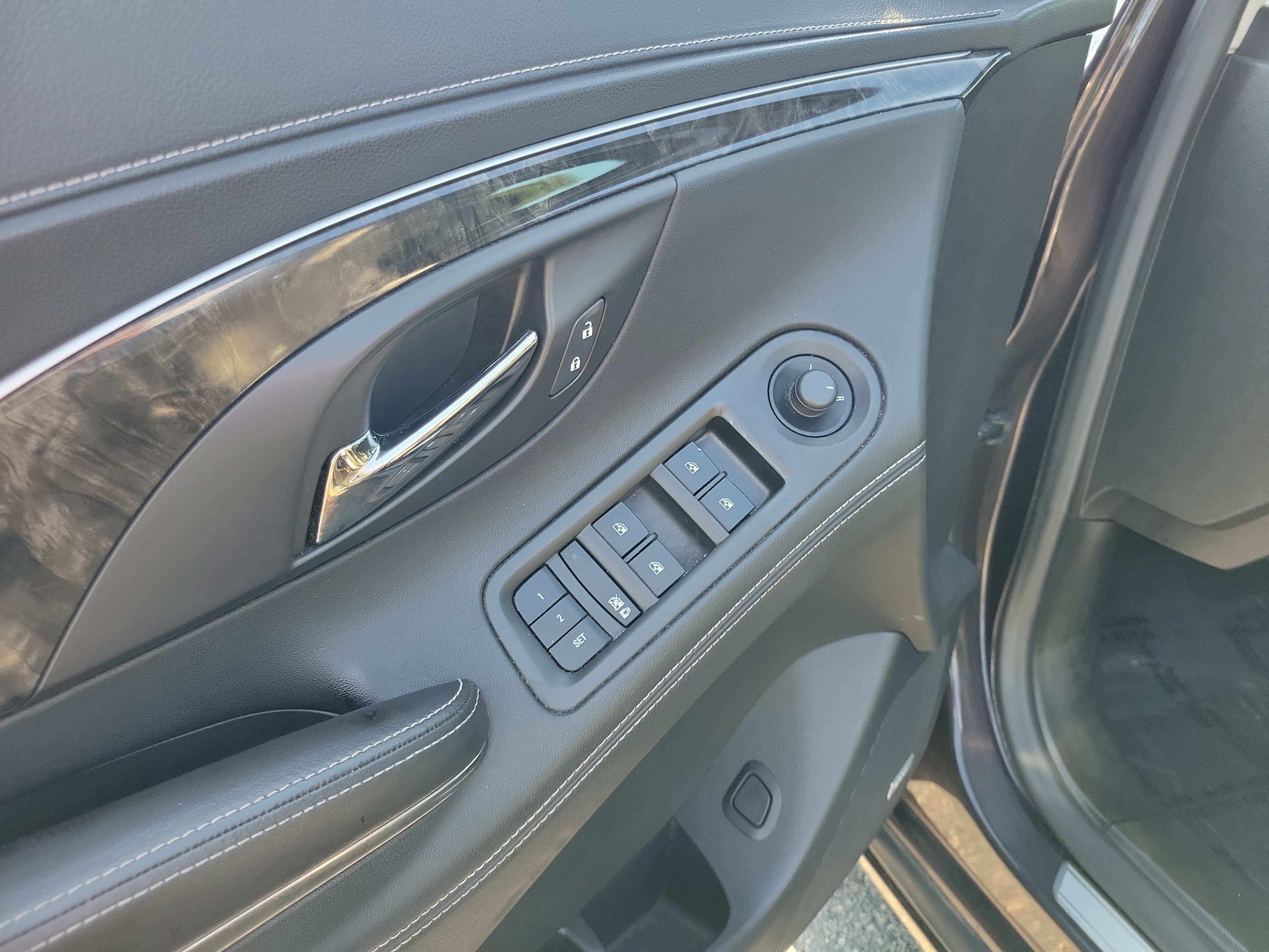 Used 2014 Buick LaCrosse Leather w/ Driver Confidence Package FWD image 18