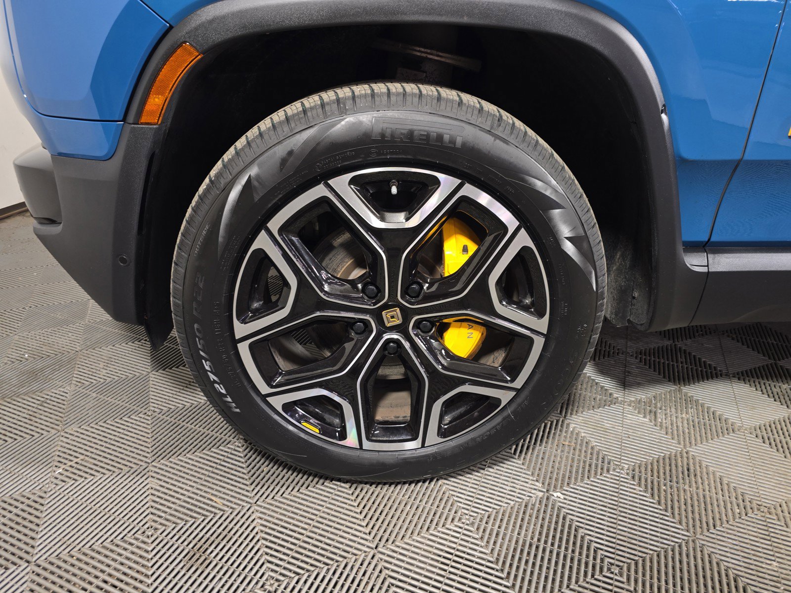 Used 2022 Rivian R1S Launch Edition AWD/4WD image 9