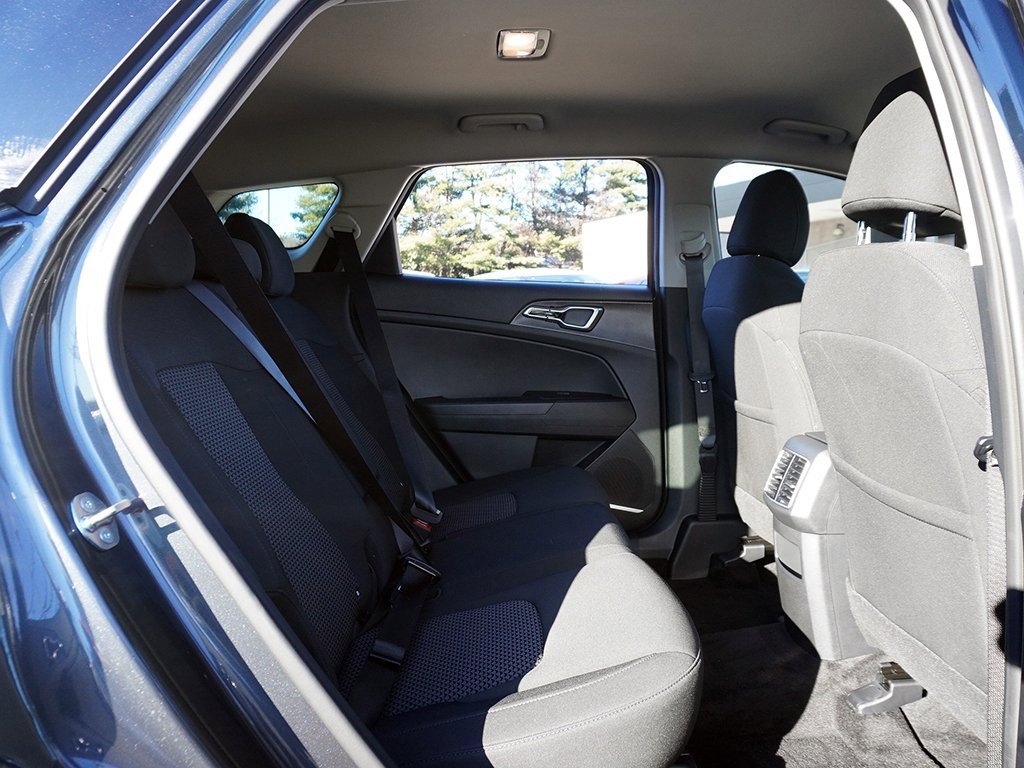 Used 2025 Kia Sportage LX image 33