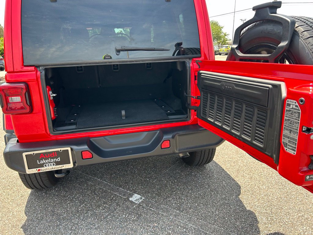Used 2025 Jeep Wrangler Unlimited Sahara AWD/4WD image 53