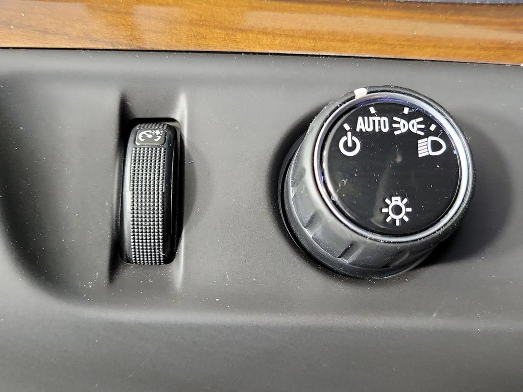 Used 2017 Cadillac Escalade Premium Luxury RWD image 32