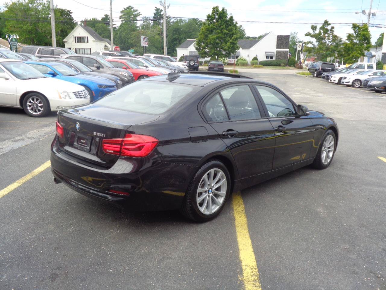 Used 2018 BMW 320i xDrive Sedan w/ Convenience Package AWD/4WD image 16