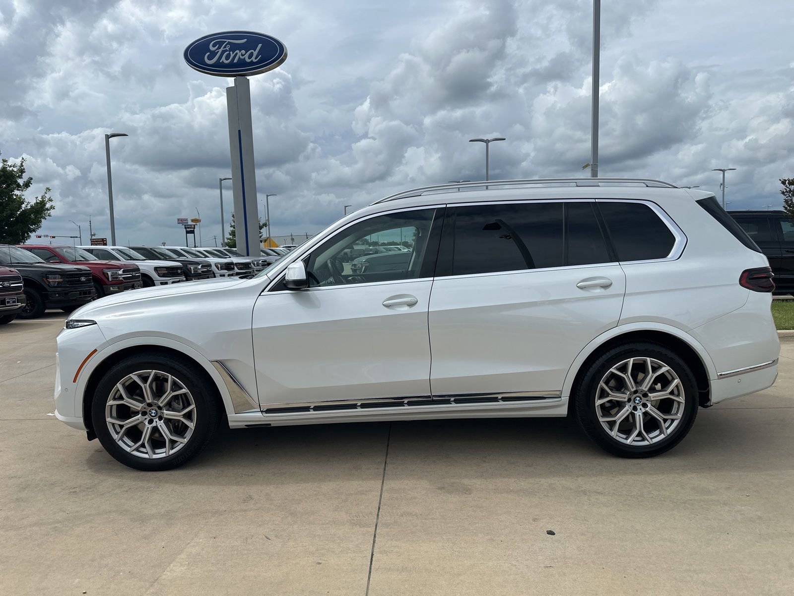 Used 2025 BMW X7 xDrive40i AWD/4WD image 2