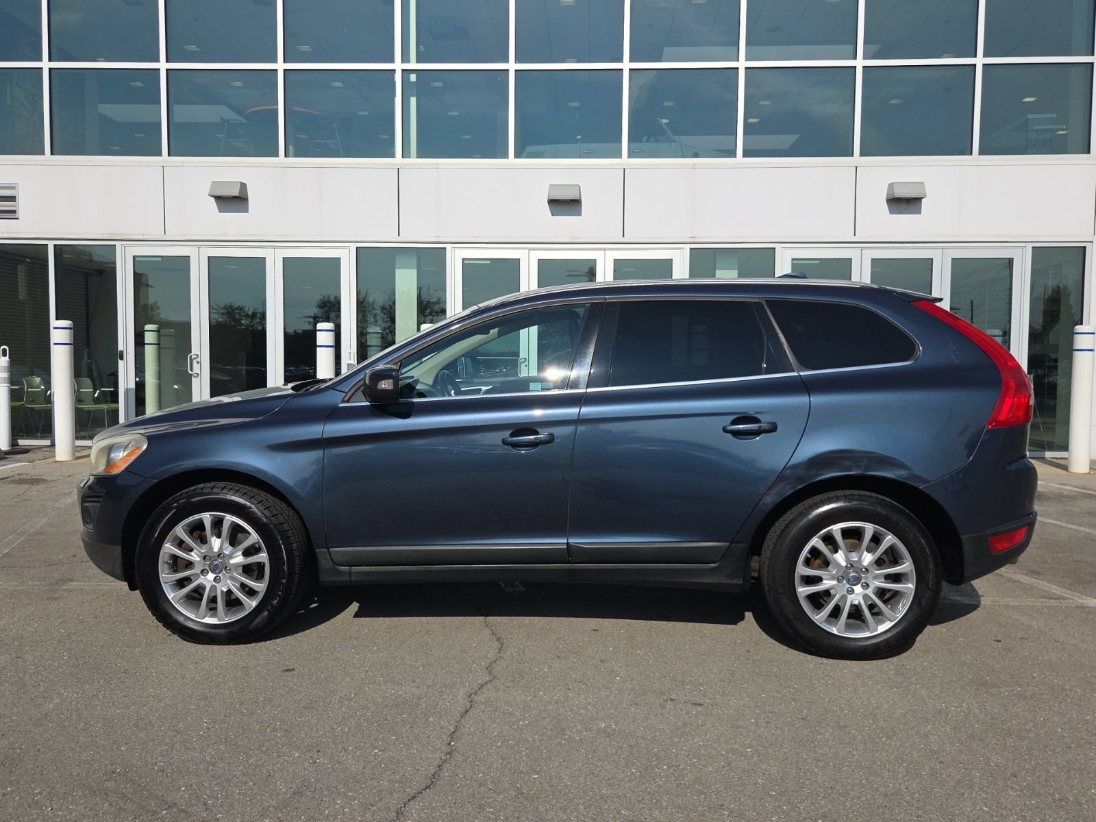 Used 2010 Volvo XC60 T6 AWD/4WD image 14