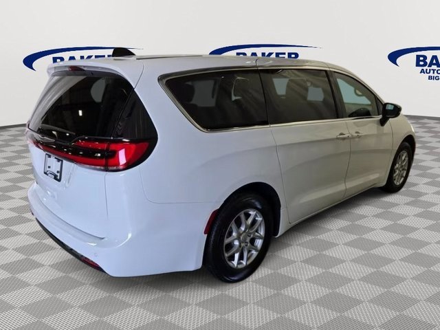 New 2025 Chrysler Pacifica Select image 5