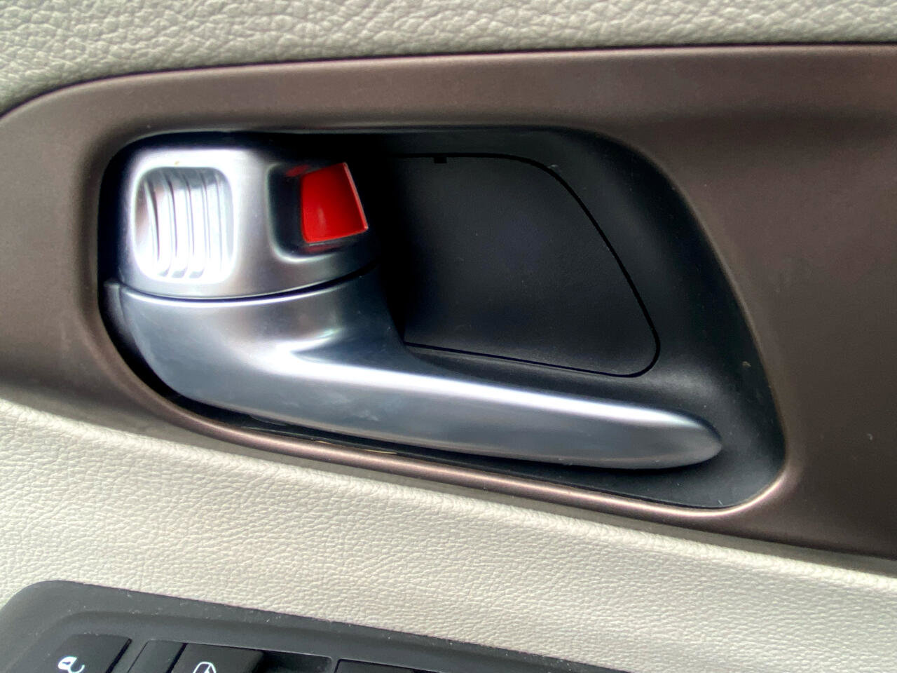 Used 2018 Chrysler Pacifica Touring-L w/ Tire & Wheel Group image 25