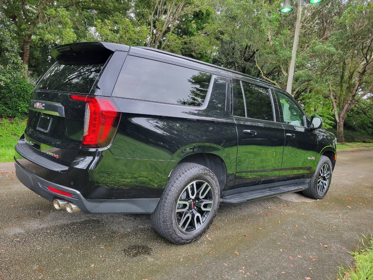 Used 2023 GMC Yukon XL AT4 AWD/4WD image 7