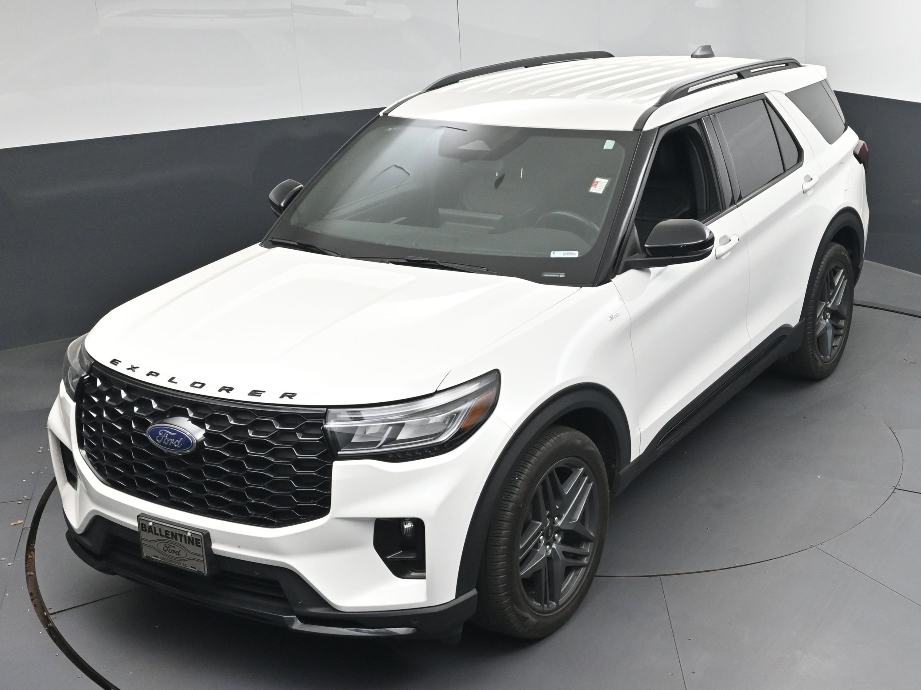 Used 2025 Ford Explorer ST-Line w/ Premium Package RWD image 30