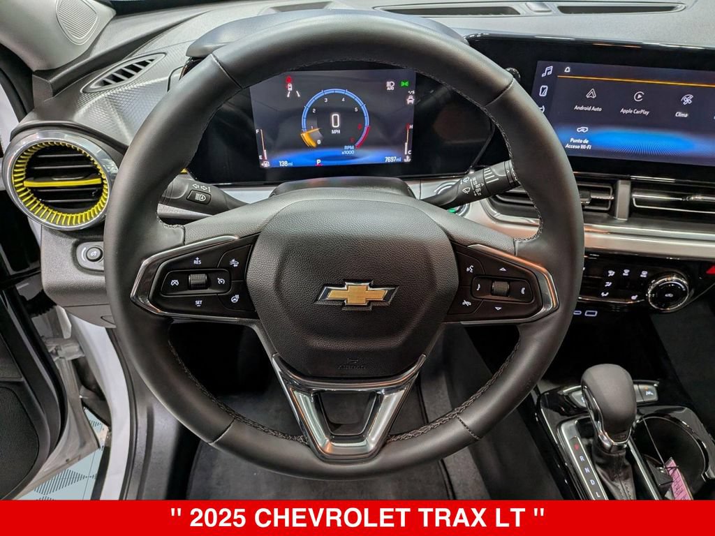 Used 2025 Chevrolet Trax LT w/ Driver Confidence Package FWD image 16
