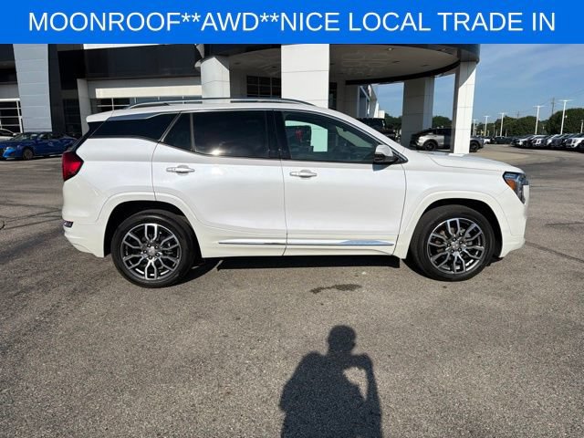 Used 2024 GMC Terrain Denali w/ Denali Premium Package AWD/4WD image 12