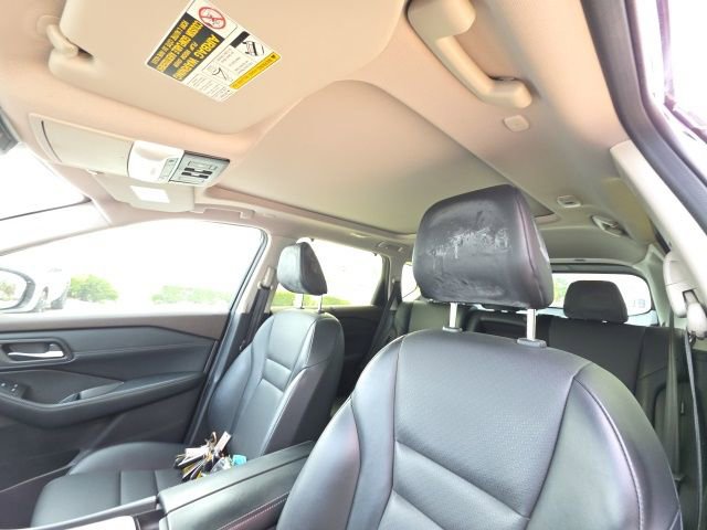 Used 2023 Nissan Rogue SV w/ SV Premium B Package image 14