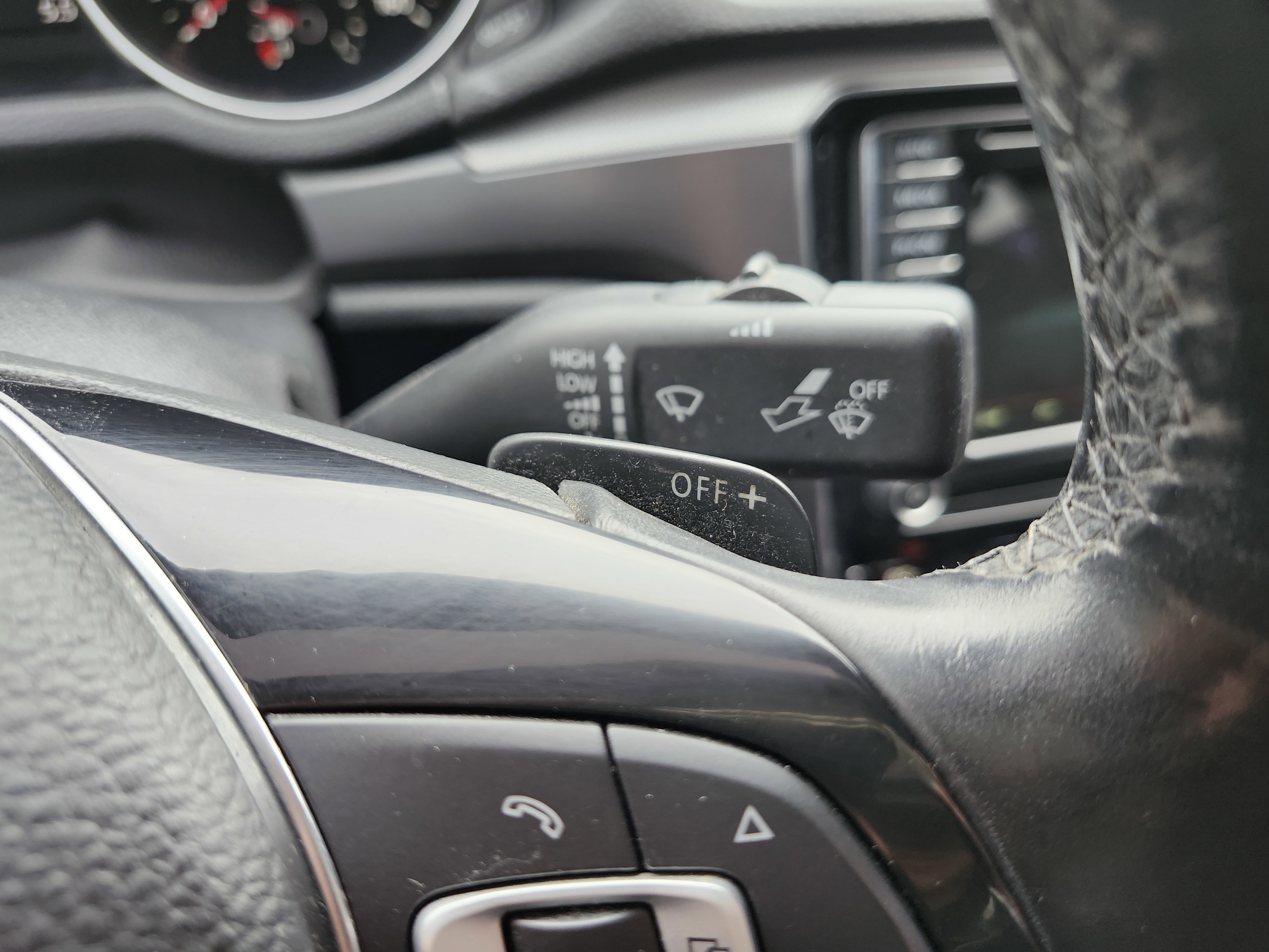 Used 2017 Volkswagen Passat 1.8T R-Line w/ R-Line Lighting Package image 8