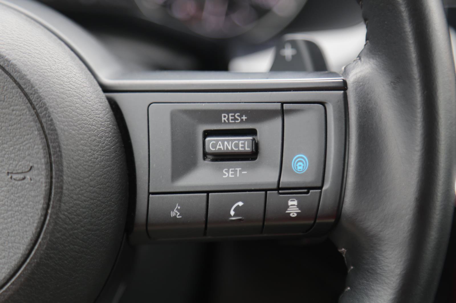 Used 2025 Nissan Pathfinder SV FWD image 10