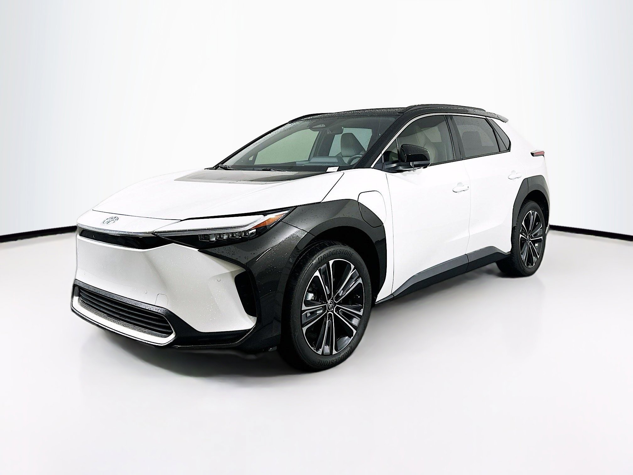 Used 2024 Toyota bZ4X AWD w/ Weather Package image 3