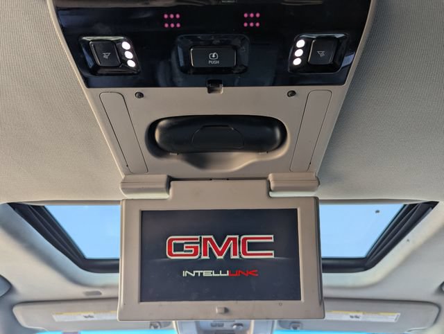 Used 2018 GMC Yukon XL SLT w/ Premium Edition AWD/4WD image 4