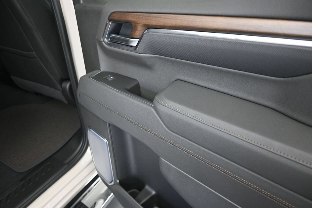 New 2026 Chevrolet Silverado 1500 High Country w/ Technology Package AWD/4WD image 23
