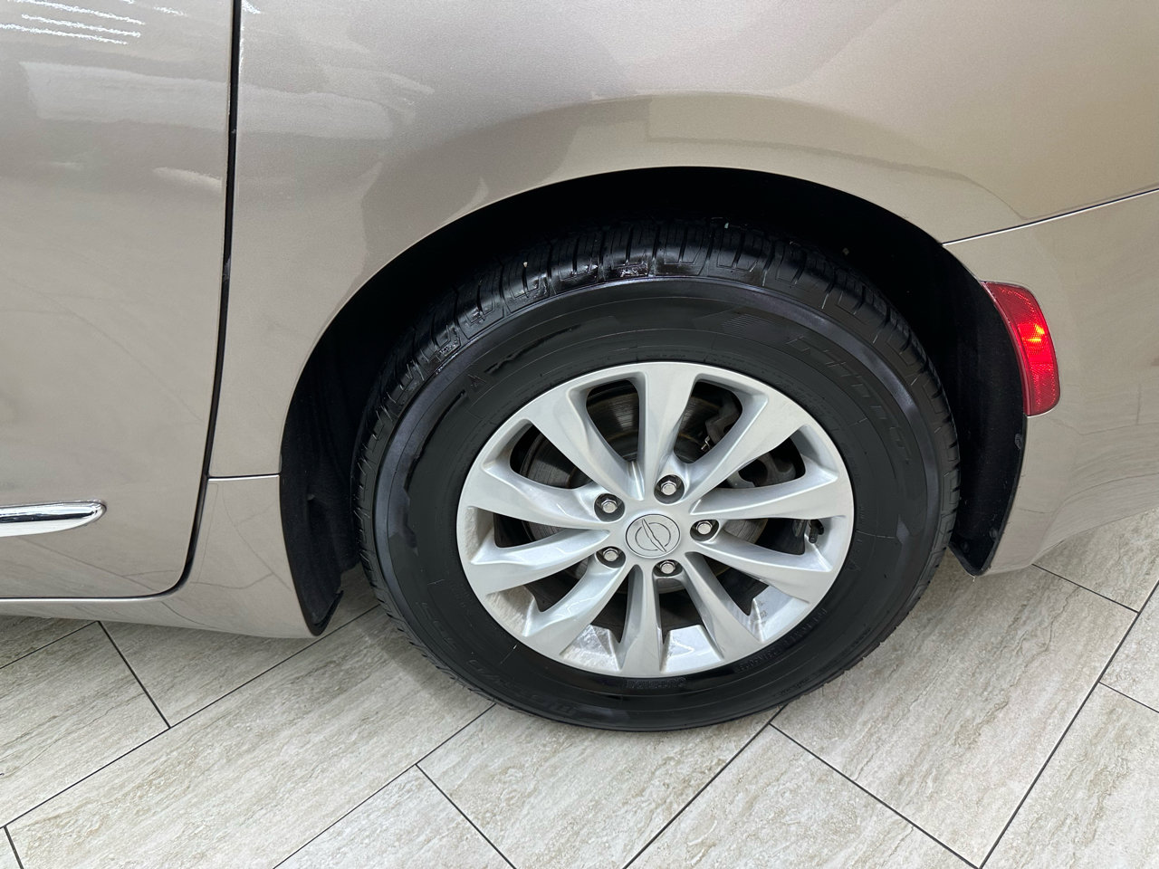 Used 2018 Chrysler Pacifica Touring-L Plus image 39