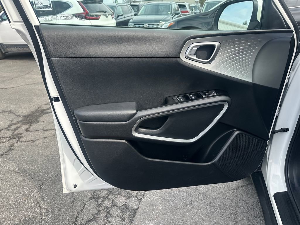 Used 2020 Kia Soul LX image 5
