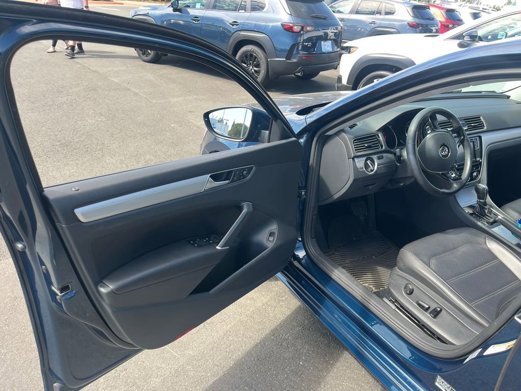 Used 2019 Volkswagen Passat 2.0T Wolfsburg w/ Wheels & Sunroof Package image 7