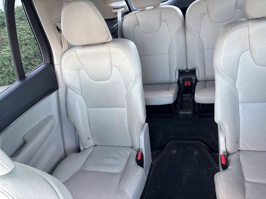 Used 2020 Volvo XC90 T6 Momentum w/ Protection Package Premier image 37