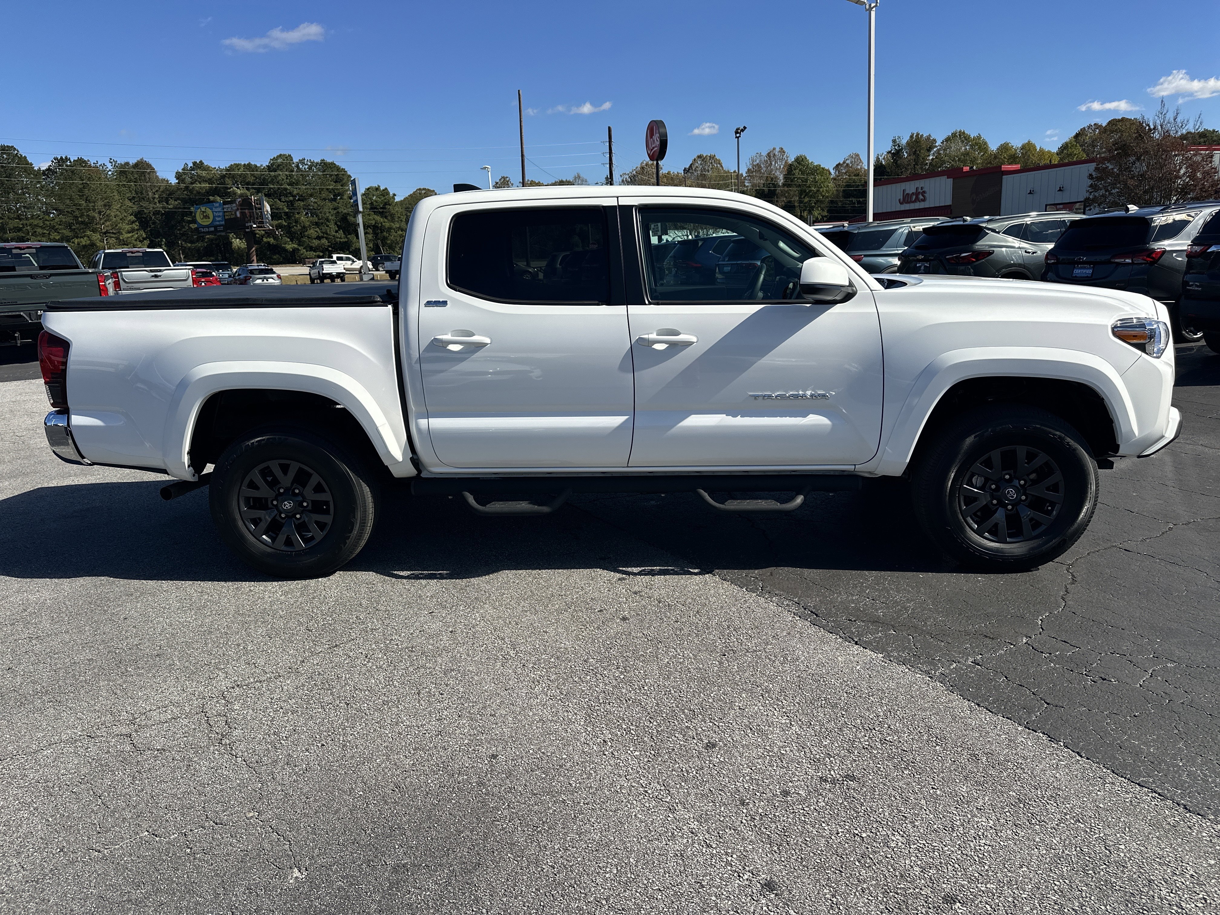 Used 2023 Toyota Tacoma TRD Off-Road image 9