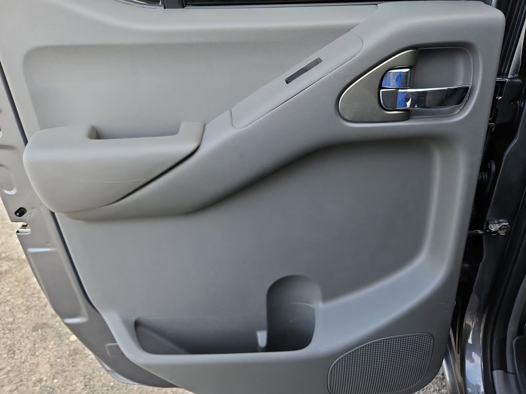 Used 2019 Nissan Frontier SV image 25