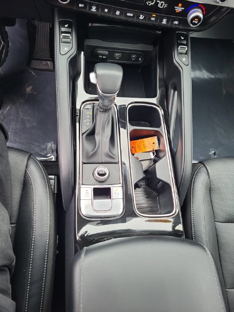 Certified 2023 Kia Telluride EX w/ EX Captain's Chair Package FWD image 28