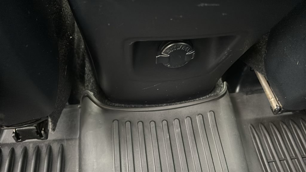 Used 2018 Toyota RAV4 XLE AWD/4WD image 10
