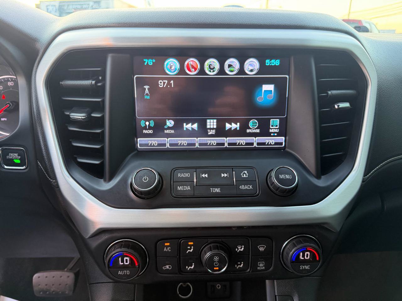 Used 2019 GMC Acadia SLT AWD/4WD image 19