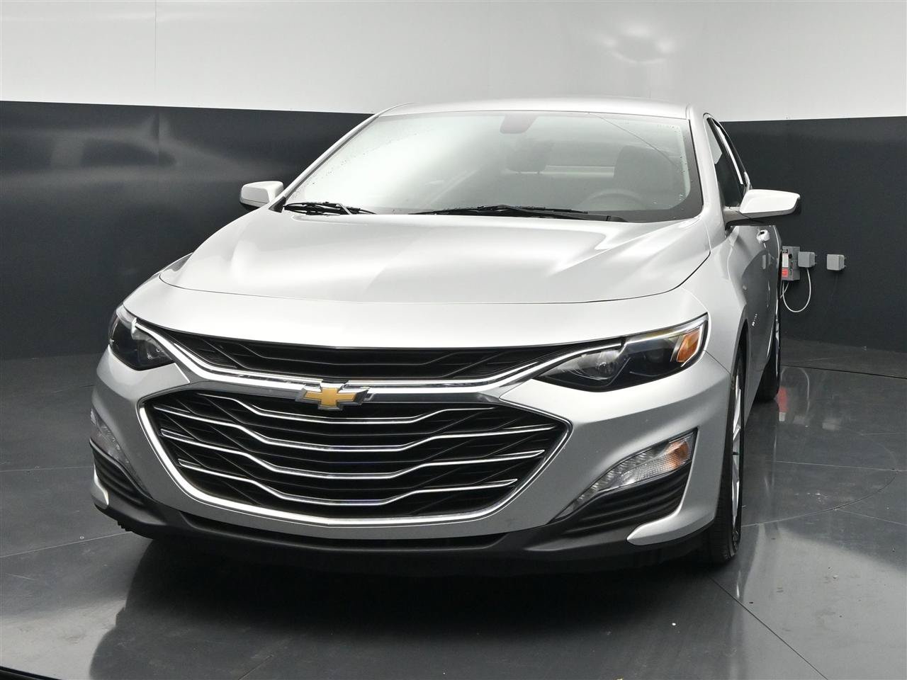 Used 2020 Chevrolet Malibu LT FWD image 2