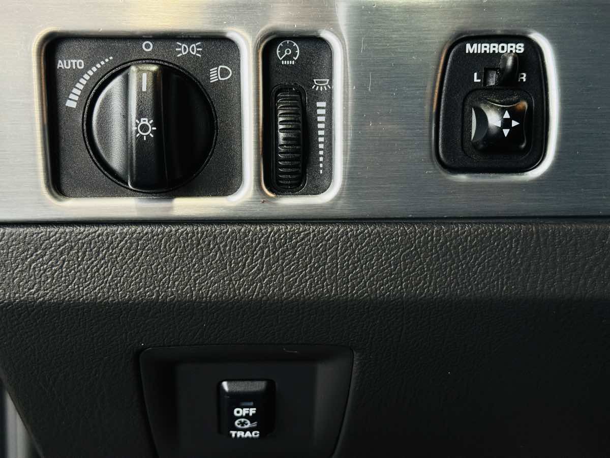 Used 2002 Ford Thunderbird Deluxe image 30