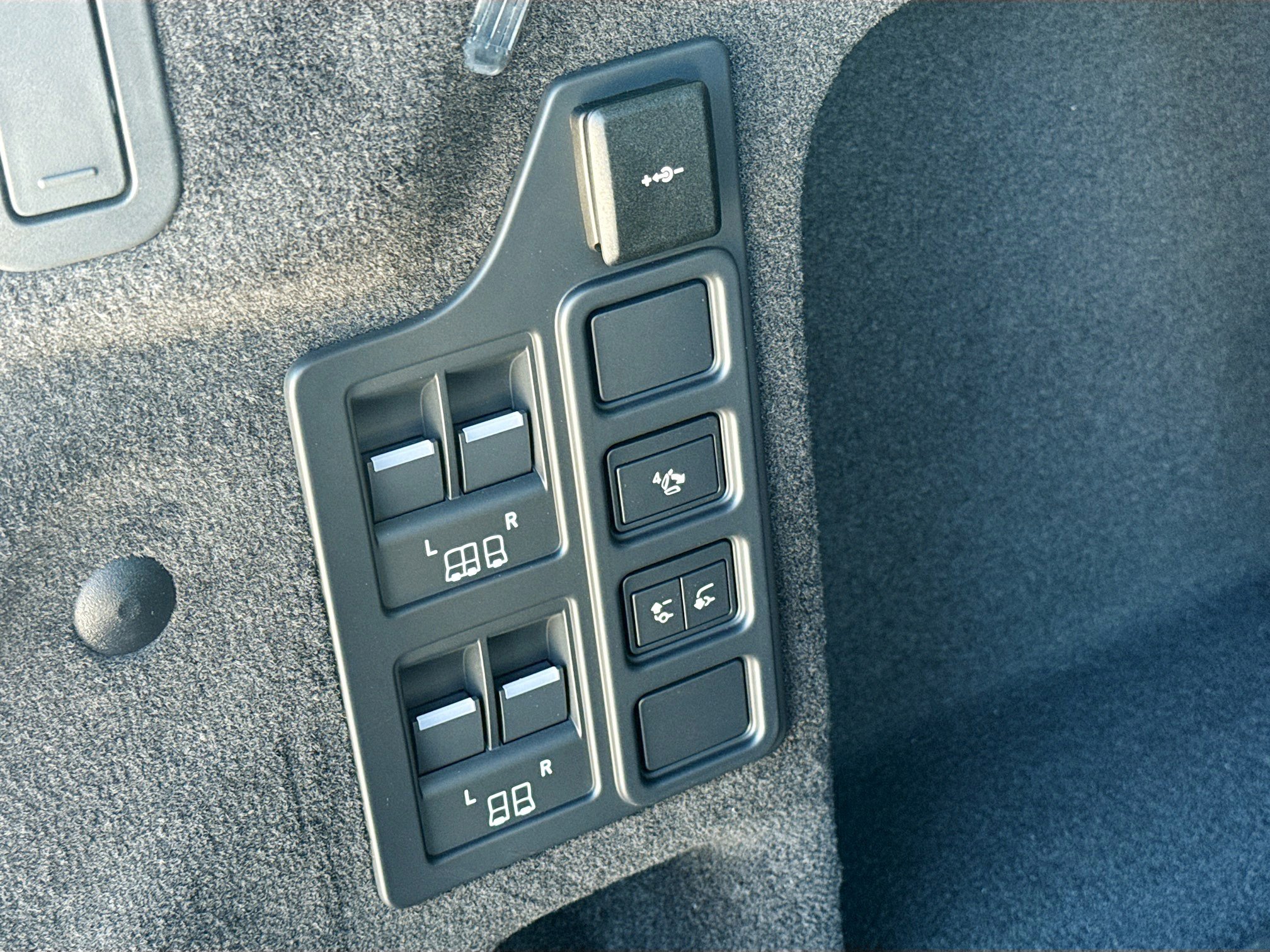 New 2026 Land Rover Discovery Dynamic SE AWD/4WD image 13
