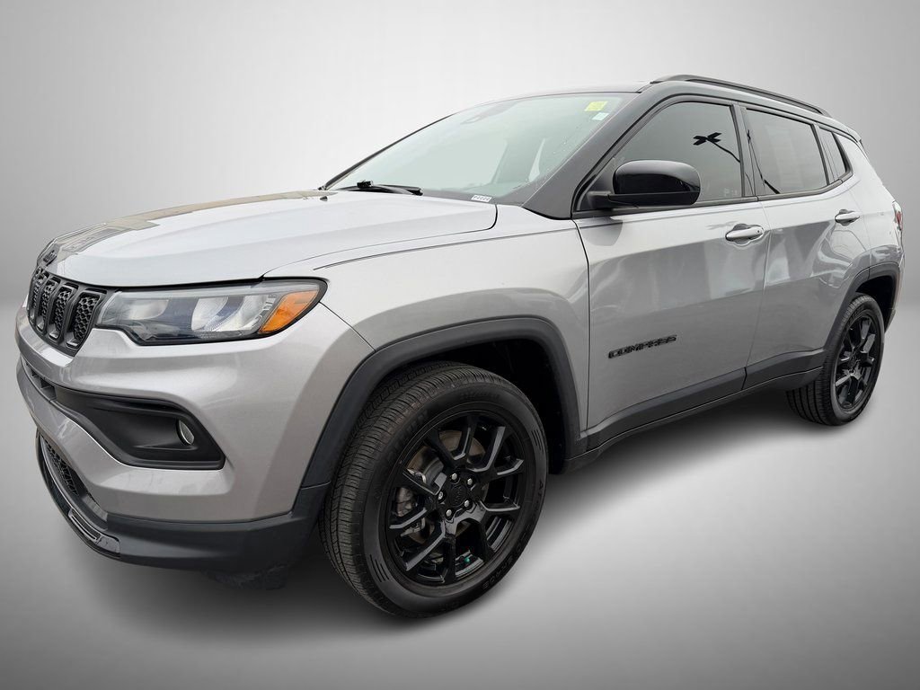 Used 2024 Jeep Compass Latitude w/ Convenience Group image 2