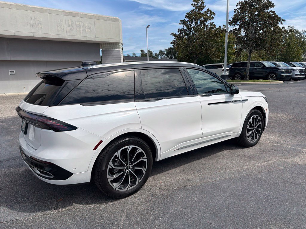 Certified 2024 Lincoln Nautilus Reserve w/ Equipment Group 202A AWD/4WD image 2