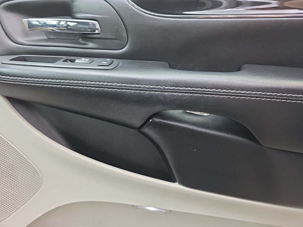 Used 2019 Dodge Grand Caravan SXT FWD image 20