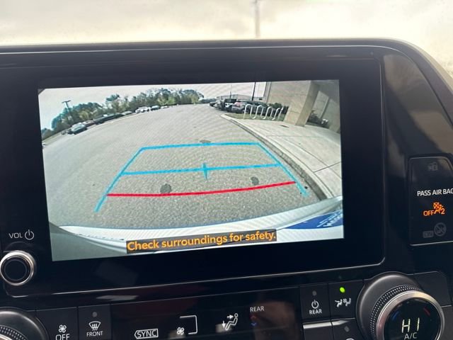 Used 2024 Toyota Highlander LE image 17