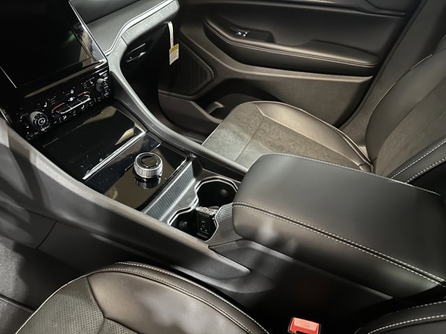 New 2024 Jeep Grand Cherokee L Altitude image 18