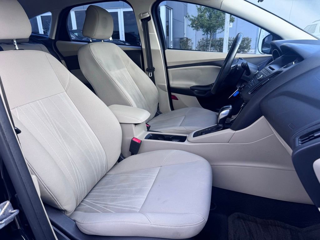 Used 2015 Ford Focus SE w/ SE Sport Package image 20