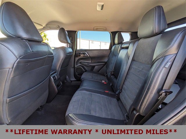 Used 2022 Mitsubishi Outlander SE image 16