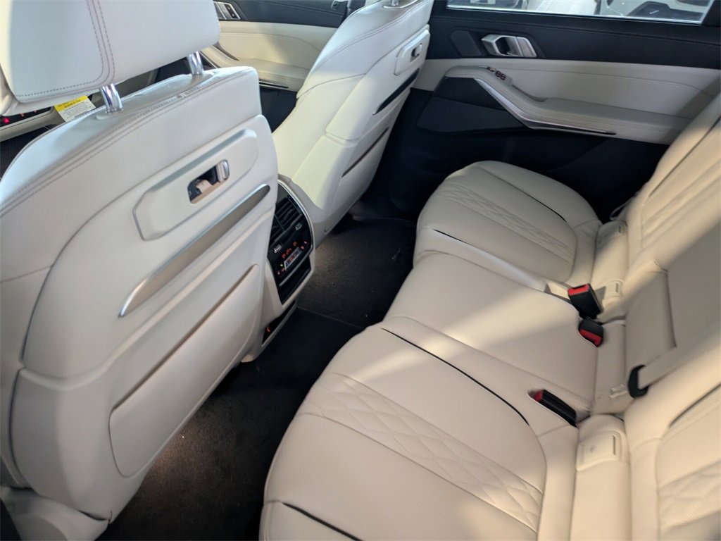 New 2026 BMW X7 M60i image 8
