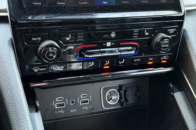 Used 2023 Jeep Grand Cherokee Limited image 23