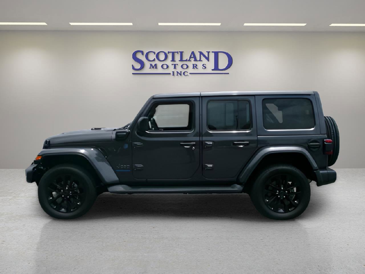 Used 2025 Jeep Wrangler Unlimited Sahara AWD/4WD image 1