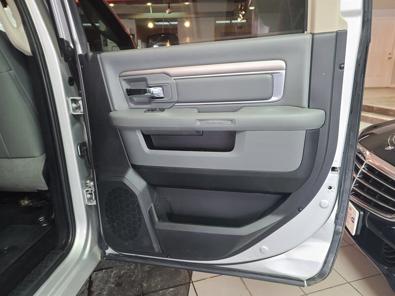 Used 2016 RAM 1500 Classic SLT w/ SLT Plus D←cor Group AWD/4WD image 16