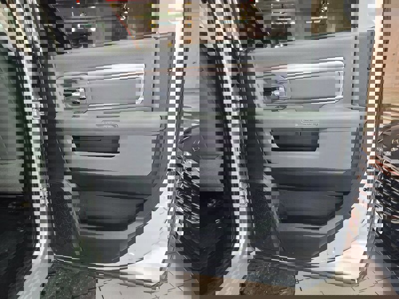 Used 2016 RAM 1500 Classic SLT w/ SLT Plus D￩cor Group image 16