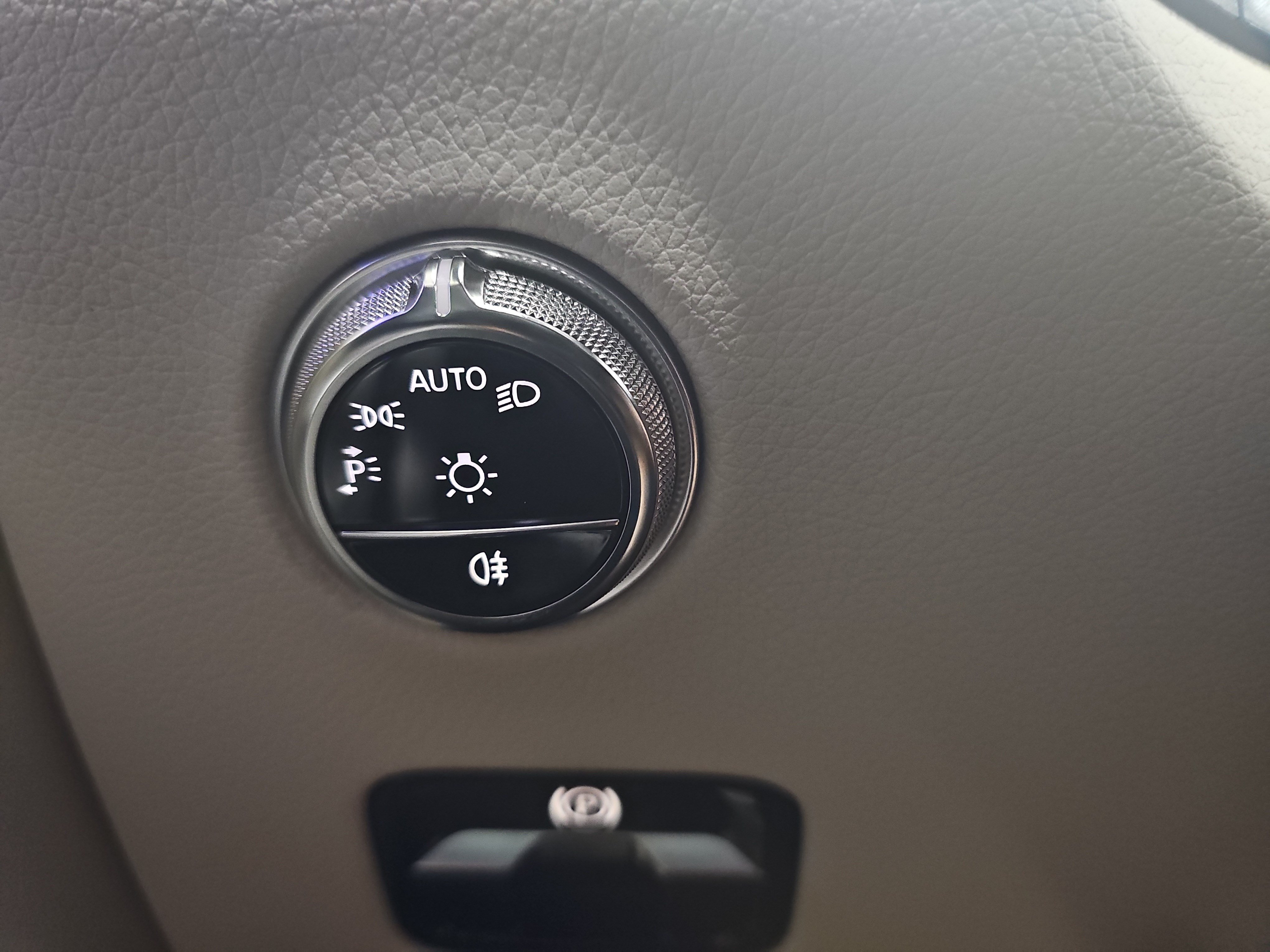 Used 2025 Mercedes-Benz GLC 300 4MATIC image 27