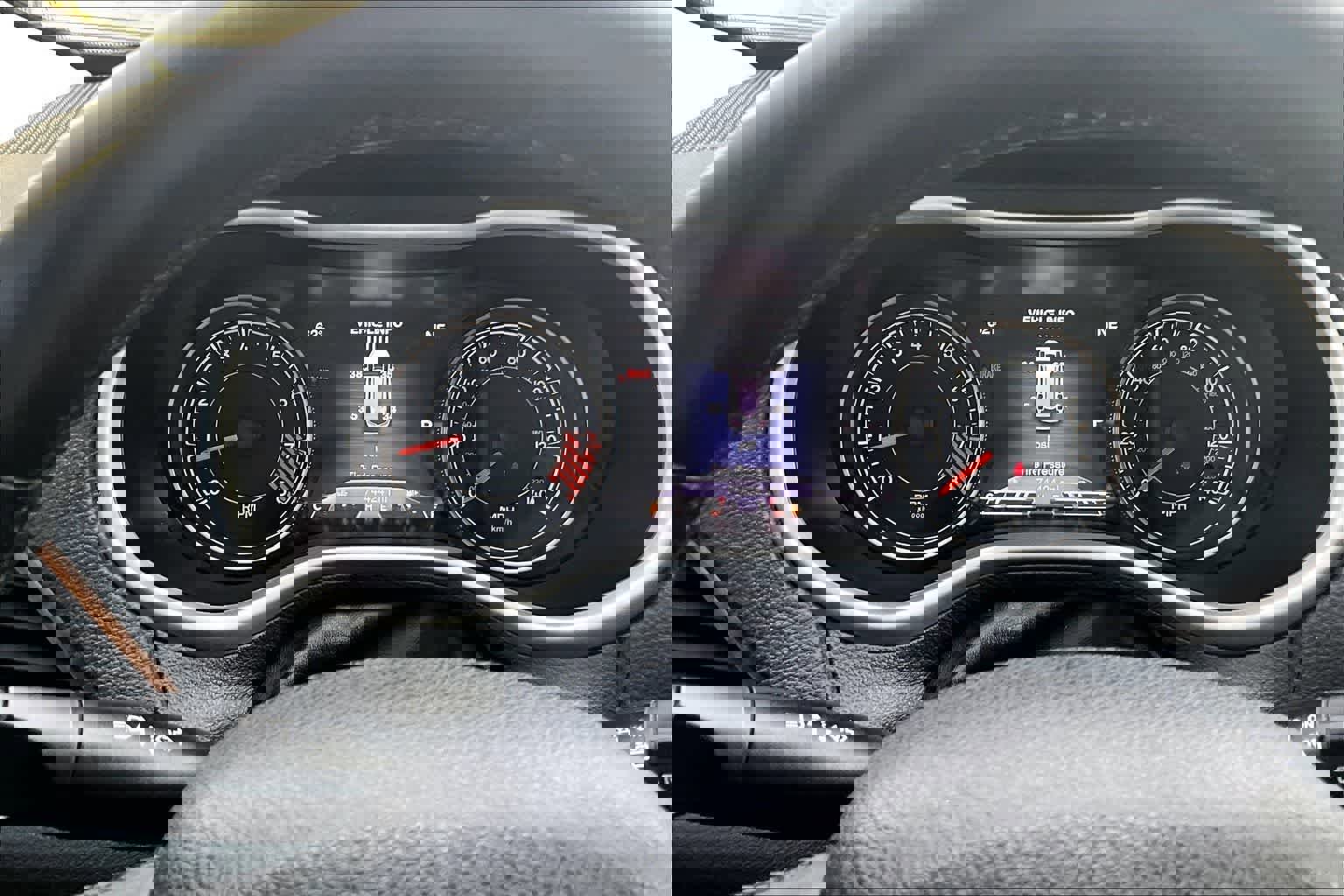 Used 2015 Jeep Cherokee Limited w/ Luxury Group image 18